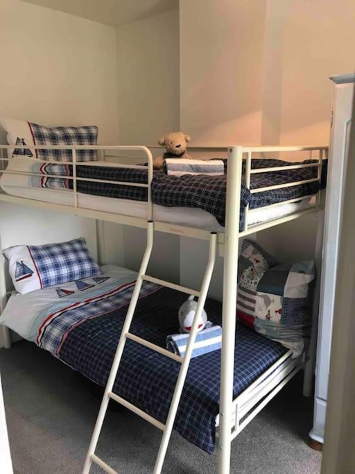 Lilly'S Cottage, Filey, Sleeps 8 外观 照片