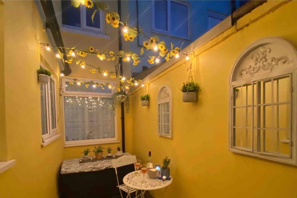 Lilly'S Cottage, Filey, Sleeps 8 外观 照片