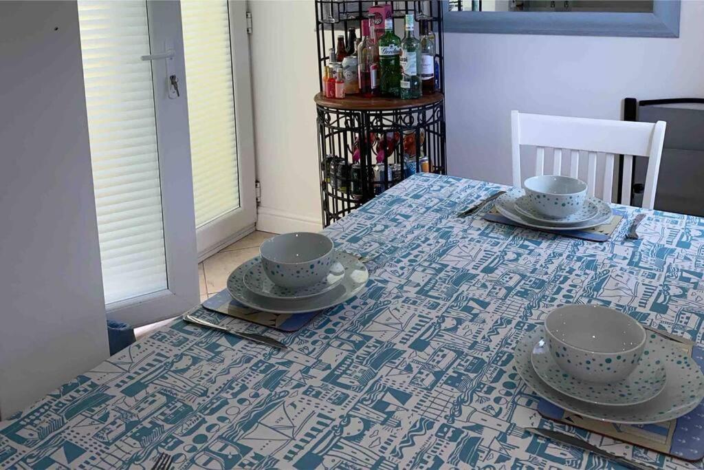 Lilly'S Cottage, Filey, Sleeps 8 外观 照片